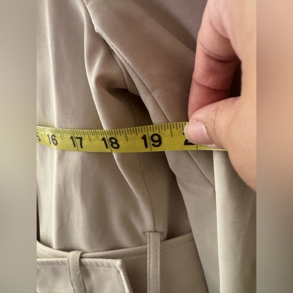 NY&Co Double-breasted Light tan Trench Coat, Size Large - Picture 5 of 8